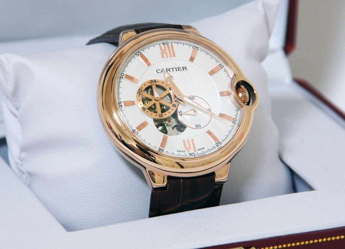 hand clock time fashion brand