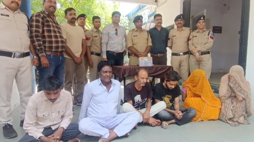 ‘लुटेरी दुल्हन’ गैंग का भंडाफोड़: सुहागरात से पहले 2 लाख की ठगी कर हुई फरार, 6 आरोपी गिरफ्तार image 115