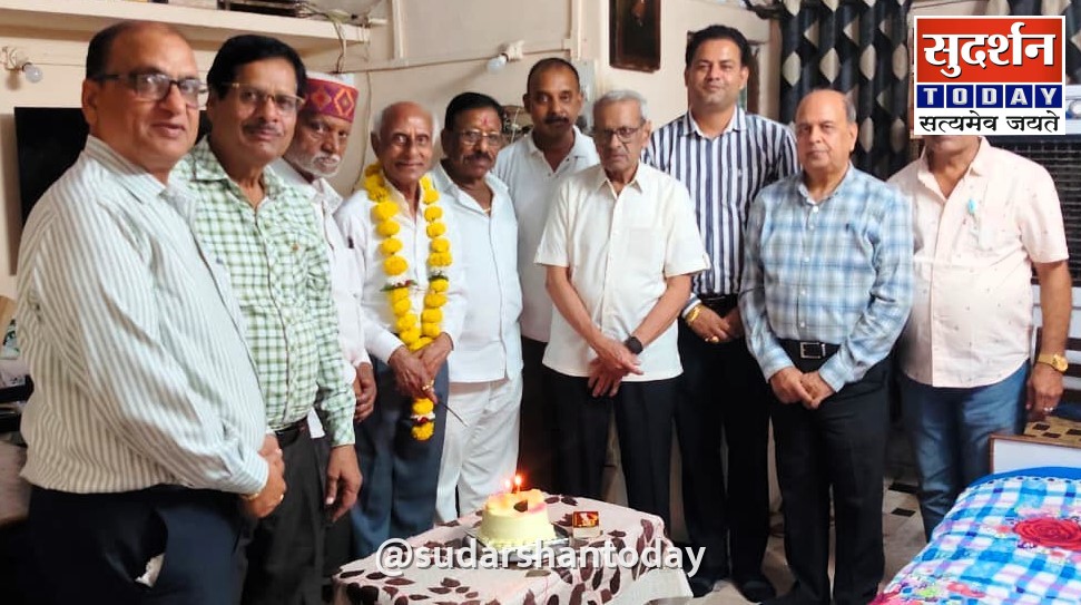 डॉ. हेमराज साहू के जन्मदिवस पर सम्मान में उमड़ा समाज, पुष्पहार-शॉल एवं तुलसी पौधा भेंट कर दी शुभकामनाएं
