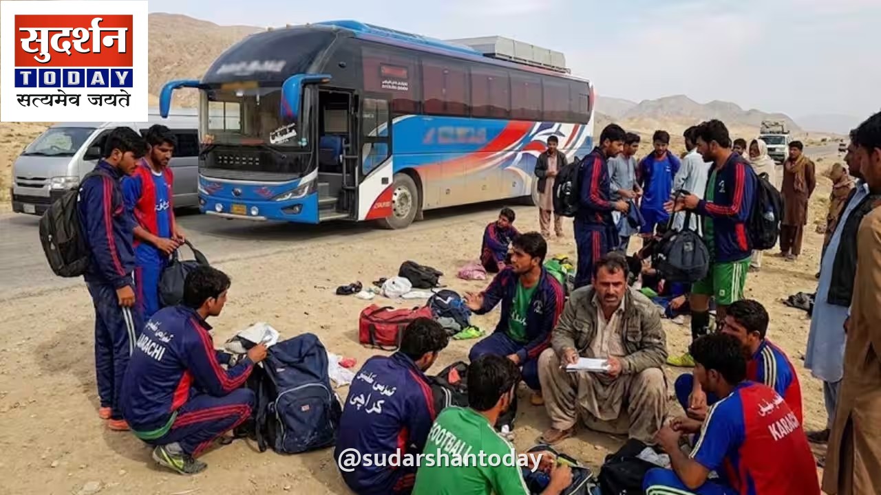 पाकिस्तान के बलूचिस्तान हाईवे पर कराची की फुटबॉल टीम पर हमला, हथियारबंद बदमाशों ने सब कुछ लूटा