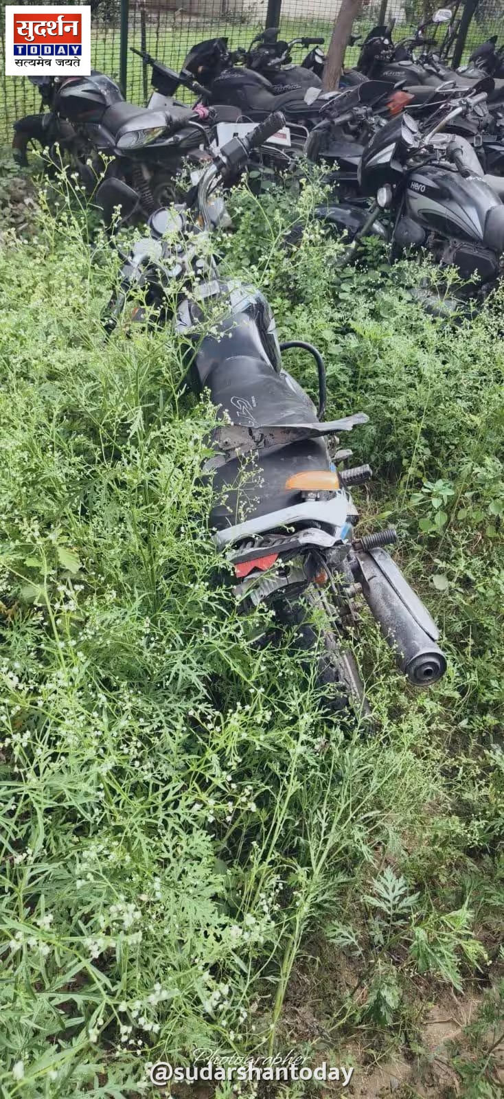 गुरुग्राम की गोल्फ कोर्स रोड पर रफ्तार का कहर: थार ने मारी जोरदार टक्कर, बाइक सवार की दर्दनाक मौत गुरुग्राम की गोल्फ कोर्स रोड पर रफ्तार का कहर: थार ने मारी जोरदार टक्कर, बाइक सवार की दर्दनाक मौत