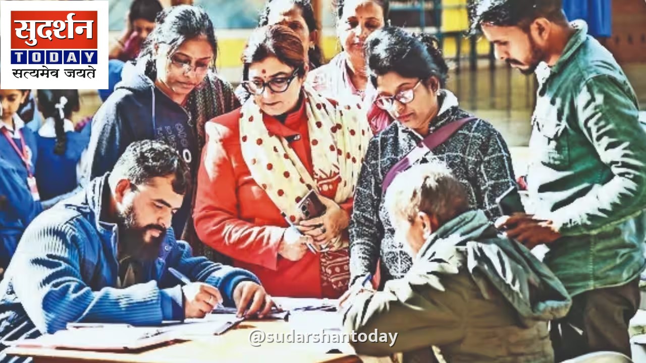 SIR नोटिसों की बढ़ती संख्या के पीछे क्या है बड़ा बदलाव? जानें पूरी सच्चाई SIR नोटिसों की बढ़ती संख्या के पीछे क्या है बड़ा बदलाव? जानें पूरी सच्चाई