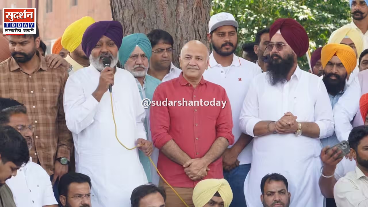 चंडीगढ़ में चुनाव कार्यालय के बाहर आप नेताओं और मनीष सिसोदिया को पुलिस ने लिया हिरासत में, जमकर हुआ हंगामा चंडीगढ़ में चुनाव कार्यालय के बाहर आप नेताओं और मनीष सिसोदिया को पुलिस ने लिया हिरासत में, जमकर हुआ हंगामा